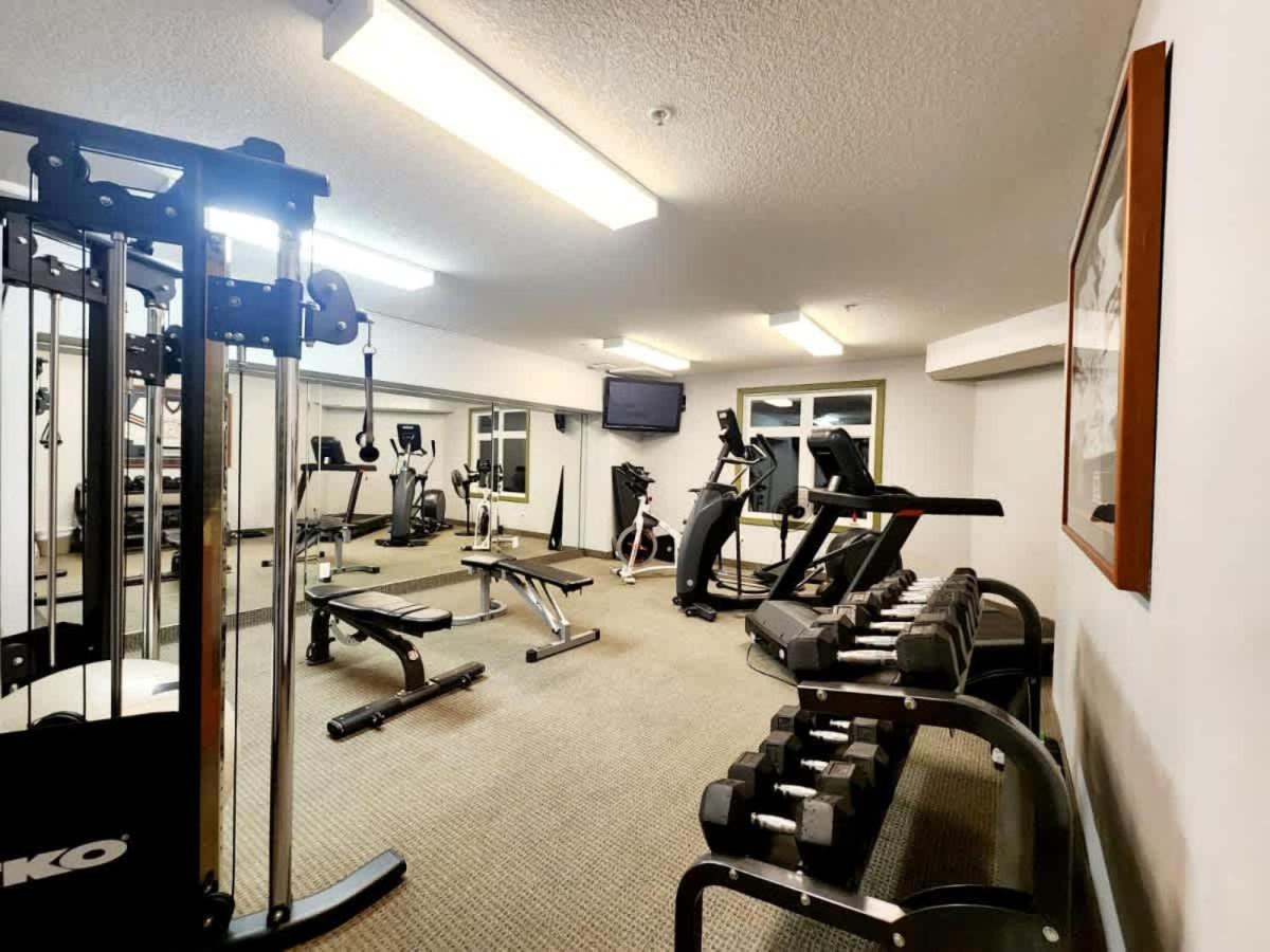 W118 New! Central Canmore- Light Industrial Hotel Room Exterior foto