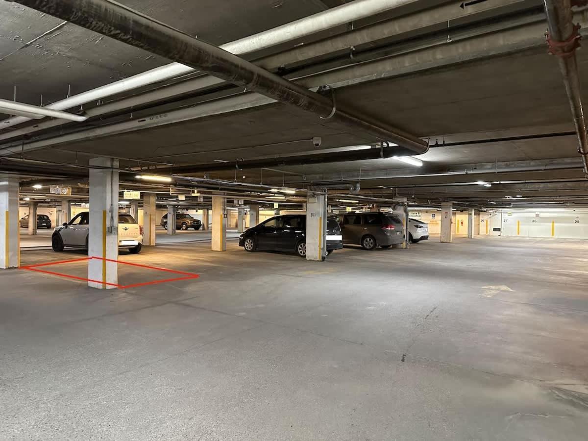 W118 New! Central Canmore- Light Industrial Hotel Room Exterior foto